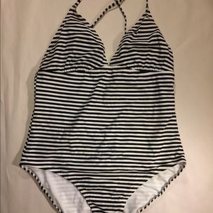 Black & White Striped 1-Piece w Crossed Straps XXL